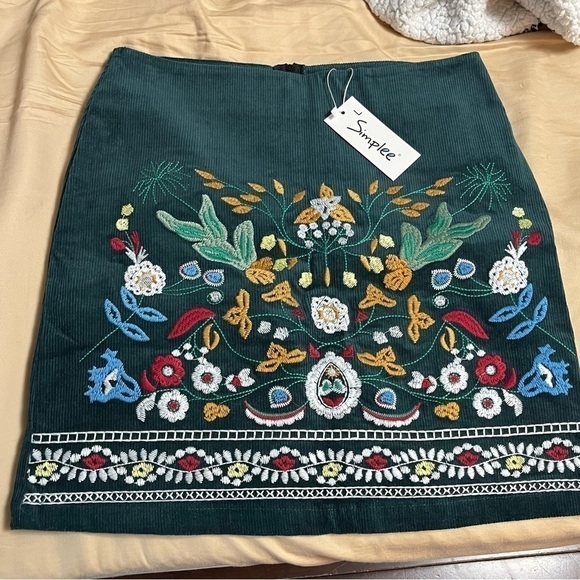 Simplee Embroidered Corduroy Mini Skirt NWT - Picture 7 of 11